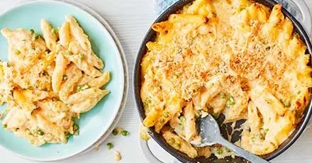 Макарони з трьома овочами у вершковому сирному соусі