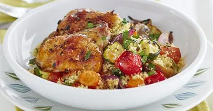 Кускус з курячими стегнами та п’ятьма овочами