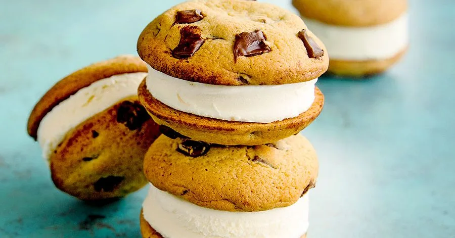 Chocolate Ice Cream Cookie Sandwich in Air Fryer