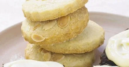Almond Cookies with Lemon Curd
