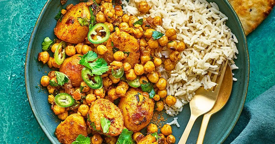 Aloo Chole – aromatic Indian stew with potatoes and chickpeas