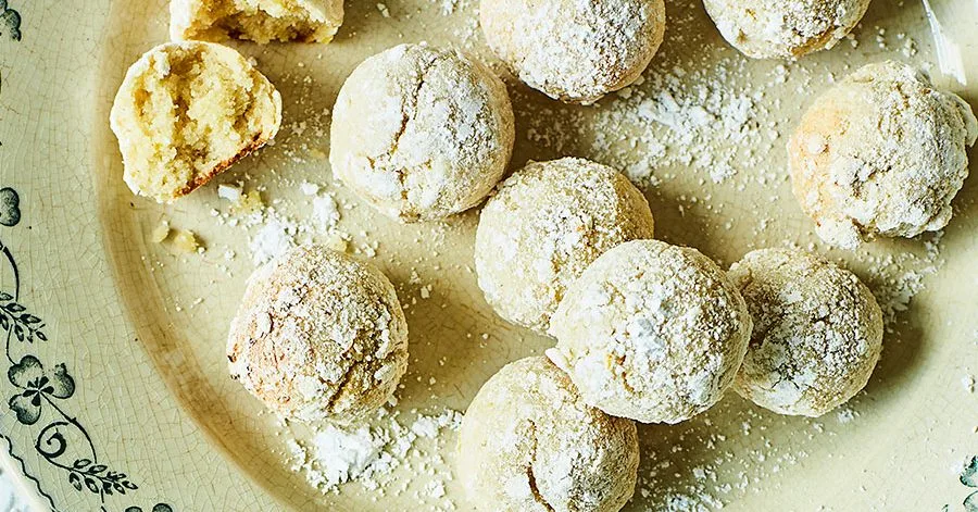 Amaretti – Crunchy Almond Cookies