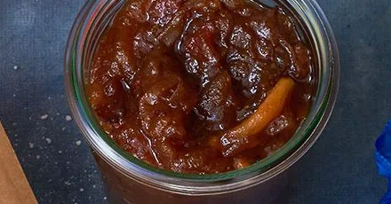 Apple chutney with dates and tamarind