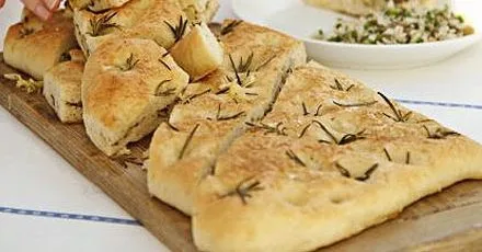 Фокачча з артишоками і розмарином