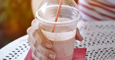 Creamy Avocado and Strawberry Smoothie