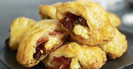 Juicy Bacon, Sun‑Dried Tomato and Feta Crumble Rolls