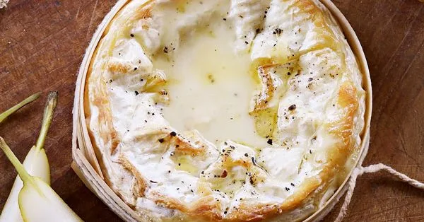 Baked Brie: Quick Aromatic Snack