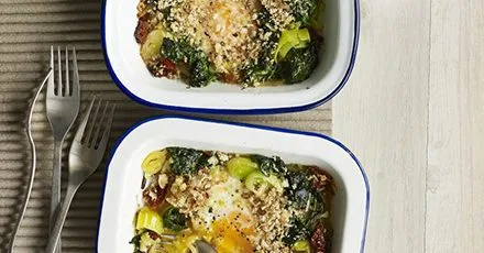 Baked Eggs with Sun‑Dried Tomatoes, Spinach and Leek – Light Vegetarian Breakfast