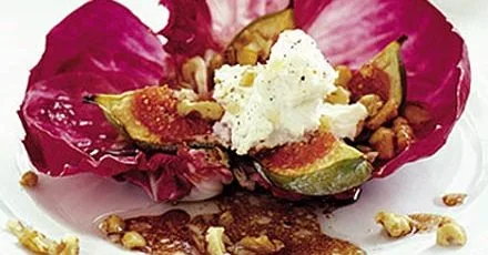 Baked figs with goat cheese and radicchio
