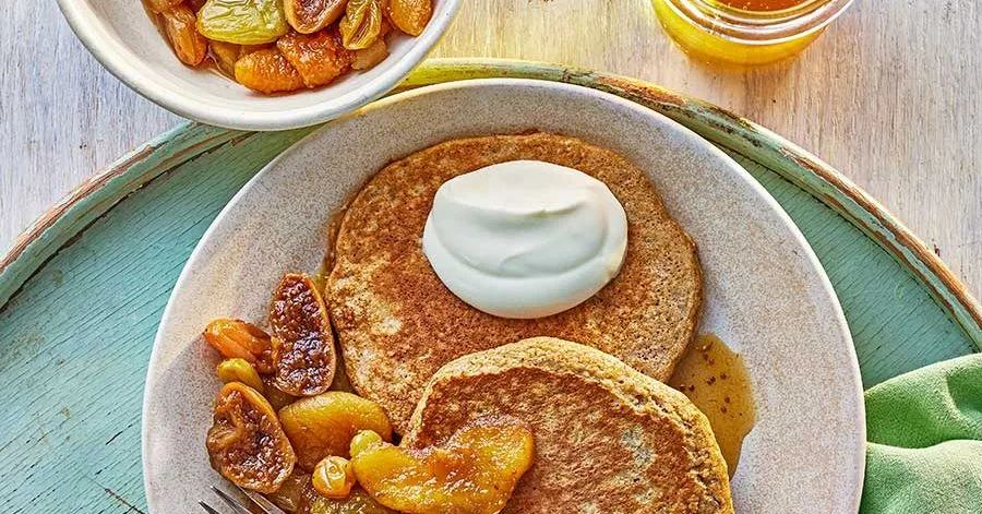 Banana Bagels with Fragrant Fruit Compote
