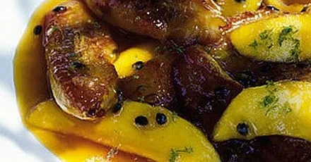 Банани з манго та карамеллю з маракуї