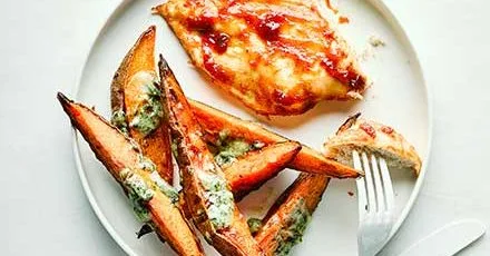 Курка BBQ з голубим сиром і бататними дольками