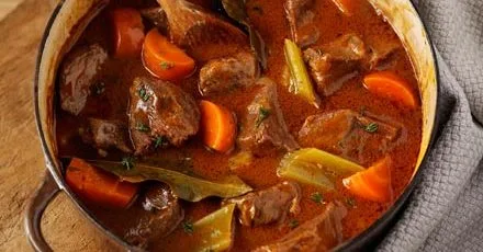 Тушкована яловичина з овочами