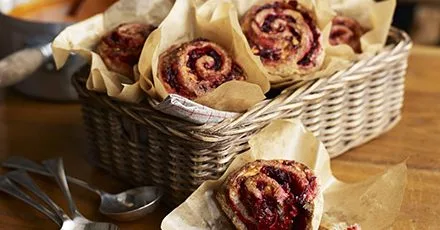 Булочки з буряком, беконом і чеддером