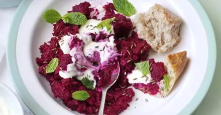 Beetroot hummus