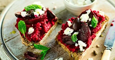 Beetroot hummus toasts with olives and mint