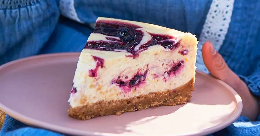 Blackcurrant cheesecake