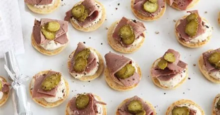 Blinis with crème fraîche, roast beef & cornichons