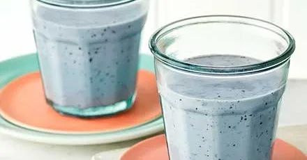 Energy smoothie with blueberries and banana