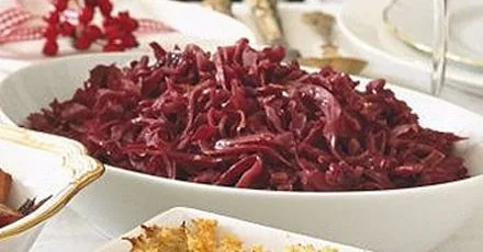 Braised red cabbage with cider & apples