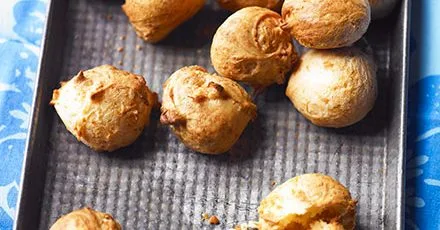 Brazilian cheese bread (pão de queijo)