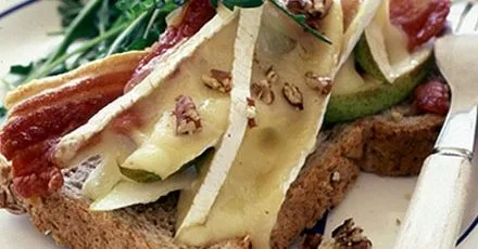 Brie & bacon toasties