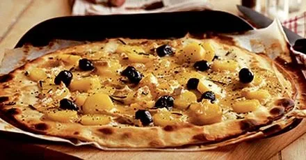 Brie & potato pizza