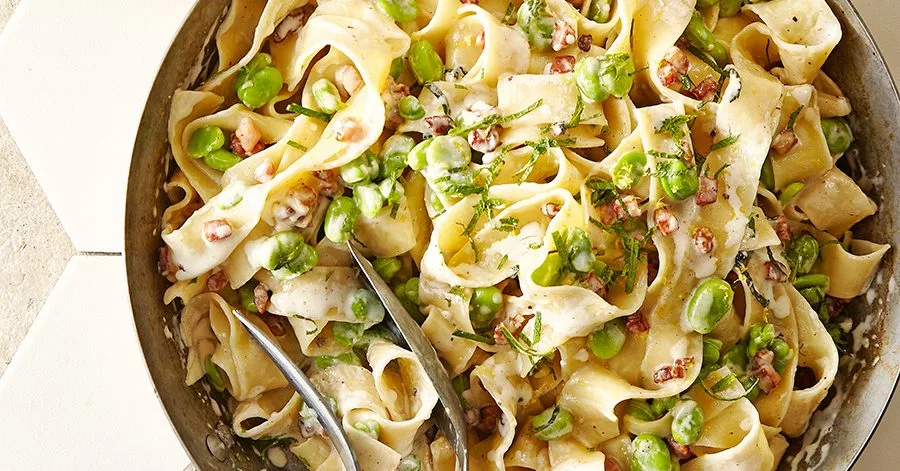Broad bean pasta with bacon, cream and mint