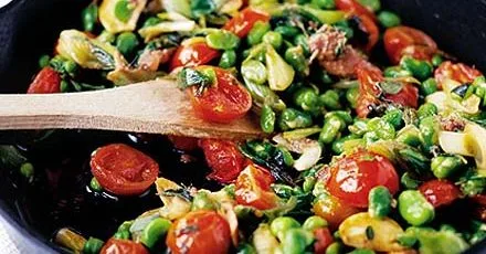 Broad beans with tomatoes & anchovies
