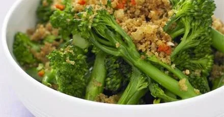 Broccoli with garlic & chilli breadcrumbs