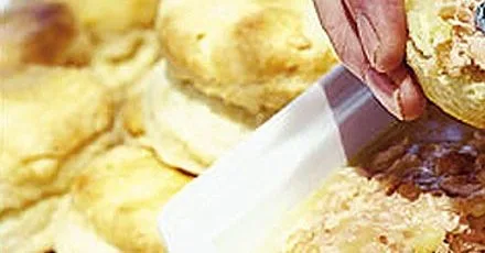 Прості бісквітні булочки на маслянці