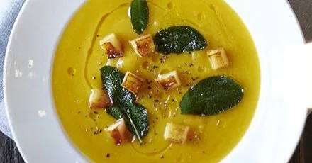 Butternut soup with crispy sage & apple croutons