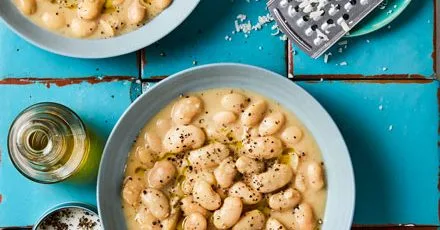 Cacio e pepe with butter beans