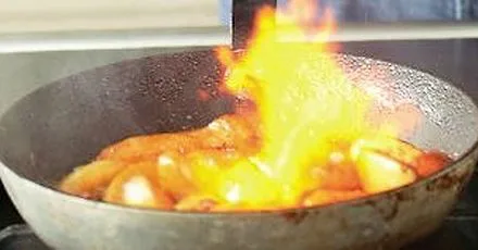 Calvados-glazed apples