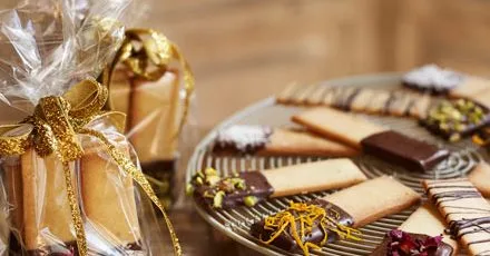 Бісквітні печива з кардамоном і фісташками