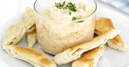 Carrot hummus with pitta dippers