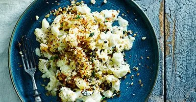 Macaroni with cauliflower and cheese