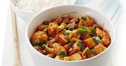 Cauliflower, paneer & pea curry