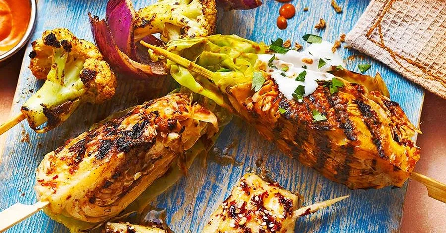 Шашлики з підгорілою капустою та хариссовим маслом