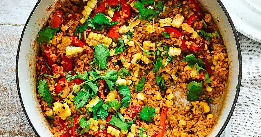 Pilaf with charred corn, red pepper and bulgur