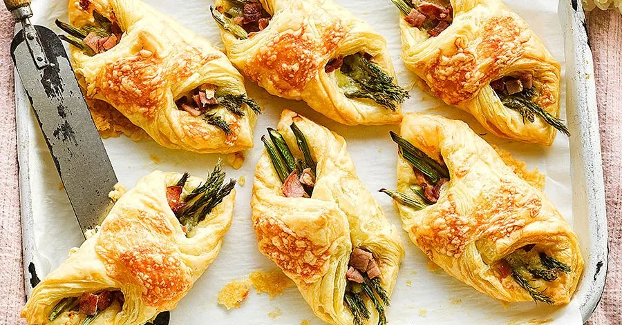 Cheese and bacon puffs with asparagus