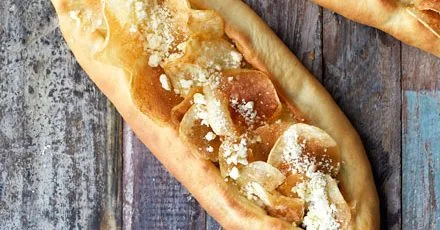 Піде з сиром, поре та картоплею