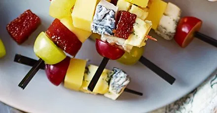 Скибочки з сирної дошки