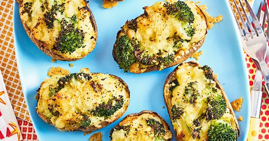 Cheesy broccoli-stuffed potatoes