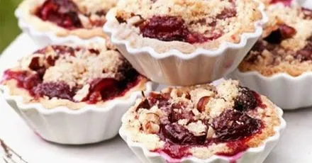 Cherry crumble pies