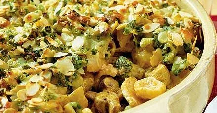 Chicken & broccoli pasta bake