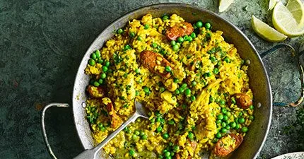 Паелья з куркою та чорізо
