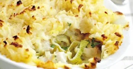 Easy creamy chicken and leek pie