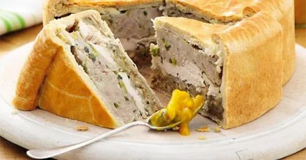 Курячий пиріг з начинкою для пікніка