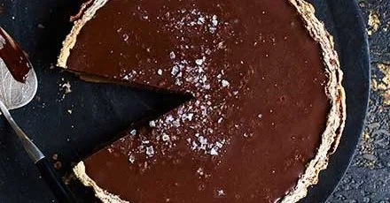 Шоколадний тарт з фініками